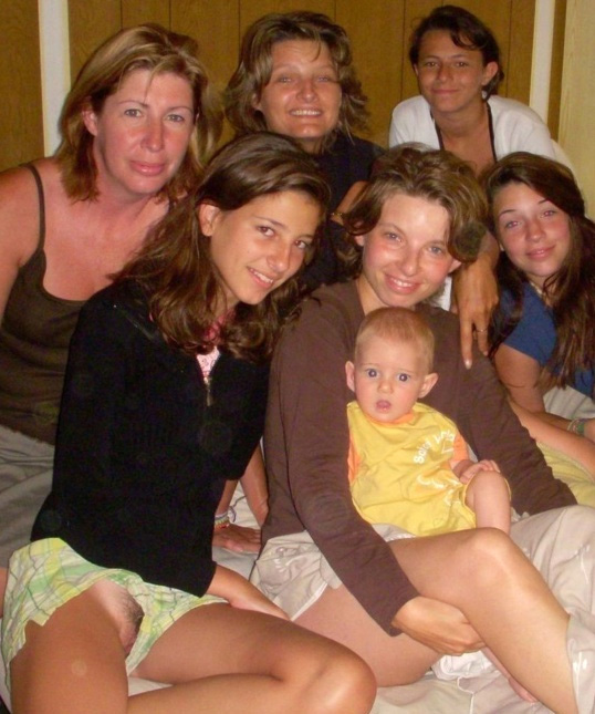 538x645, 119 Kb / семья, фото, ребёнок, юбка, пизда