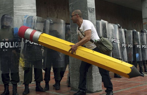 629x408, 96 Kb / полиция, карандаш, щиты