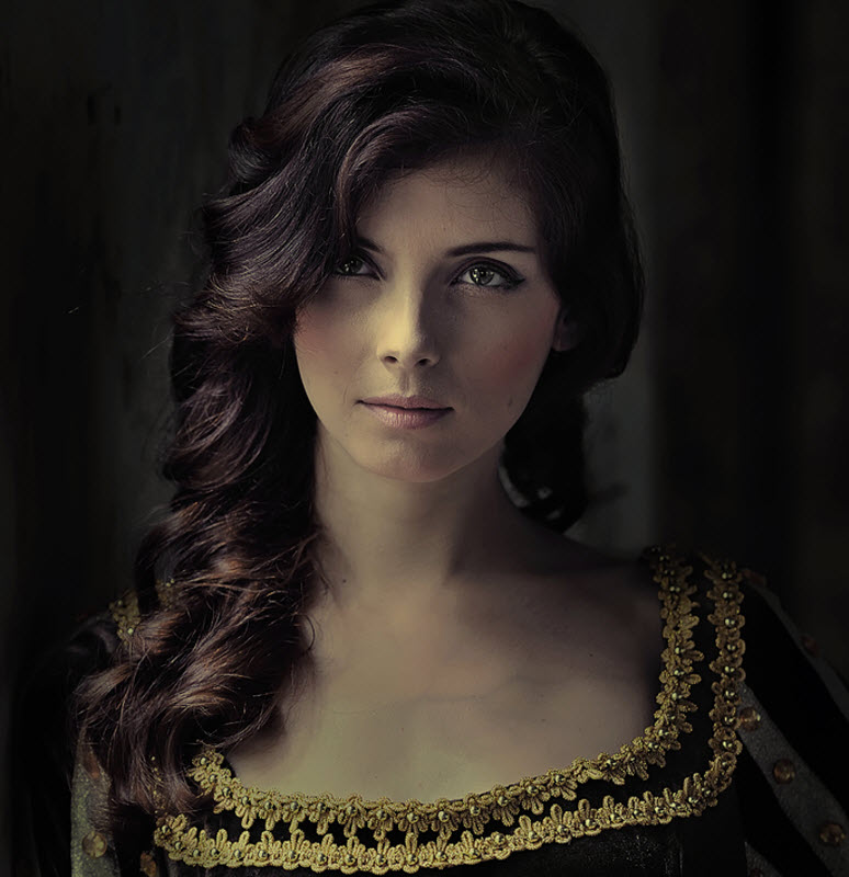 774x800, 91 Kb / шатенка, зеленые глаза, платье, румянец, родинка