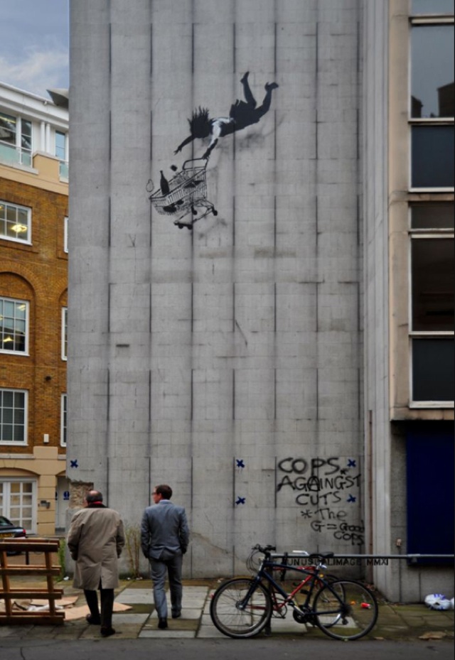 640x929, 153 Kb / граффити, тележка, падение, велосипед, корзина, стена