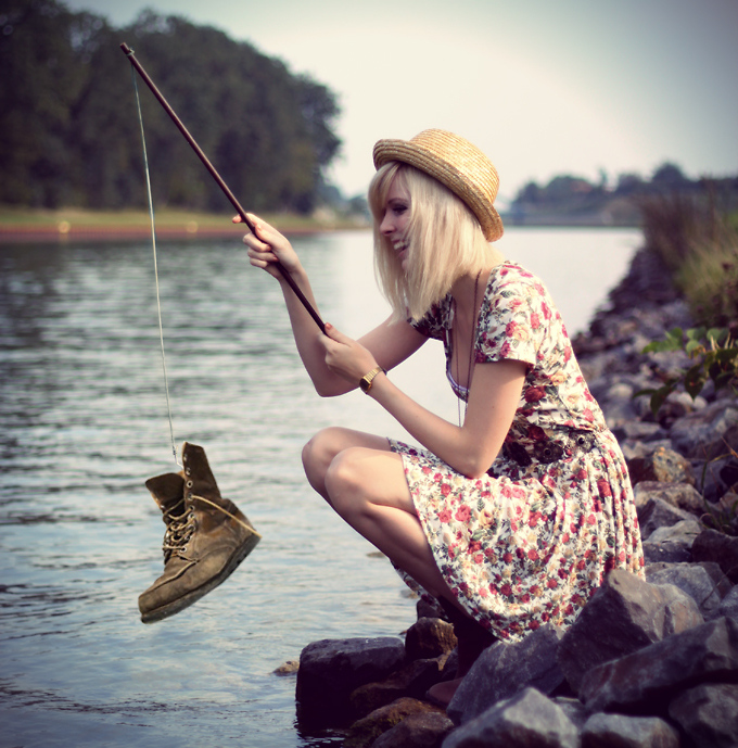680x689, 278 Kb / девушка, рыбалка, блондинка