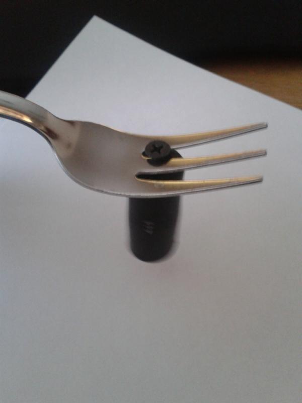 600x800, 23 Kb / вилка, вино, штопор