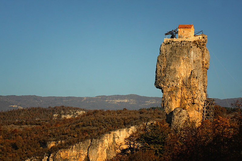 799x533, 203 Kb / скала, дом