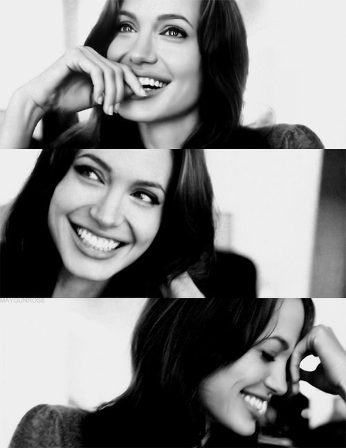 500x647, 52 Kb / джоли, ч/б, улыбка