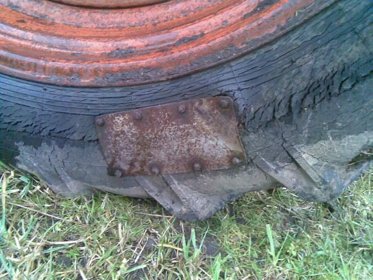 740x555, 132 Kb / колесо, заплатка, метал, покрышка