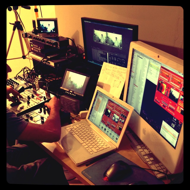 640x640, 136 Kb / макбук, imac, микшер, macbook