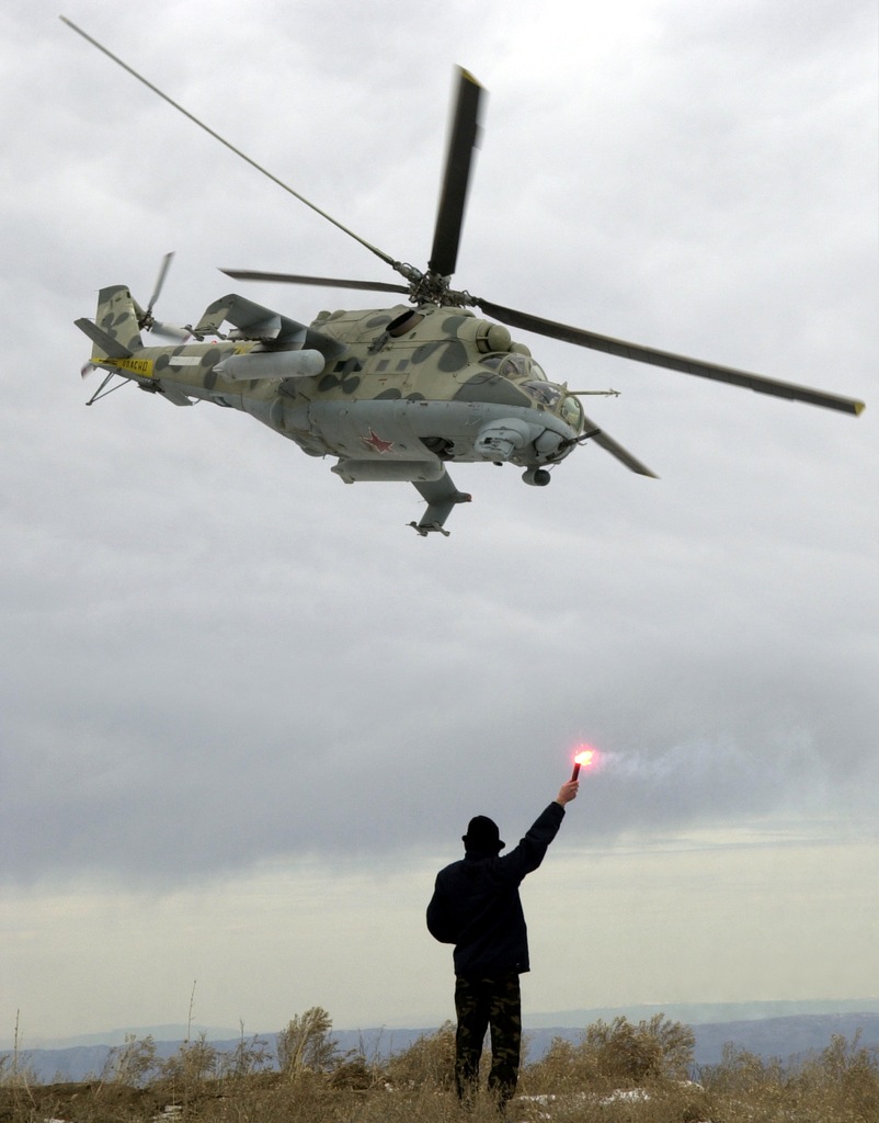 802x1024, 140 Kb / МИ-24В, вертолет, посадка, маяк