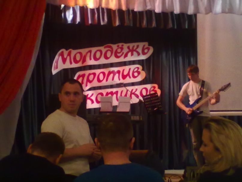 807x605, 85 Kb / гитарист, молодежьб против, котиков