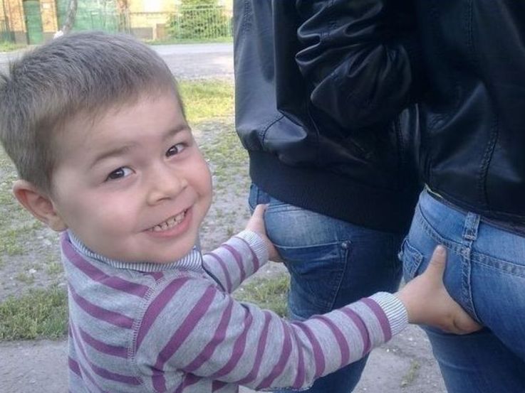 737x553, 66 Kb / ребёнок, попа, счастье, мачо