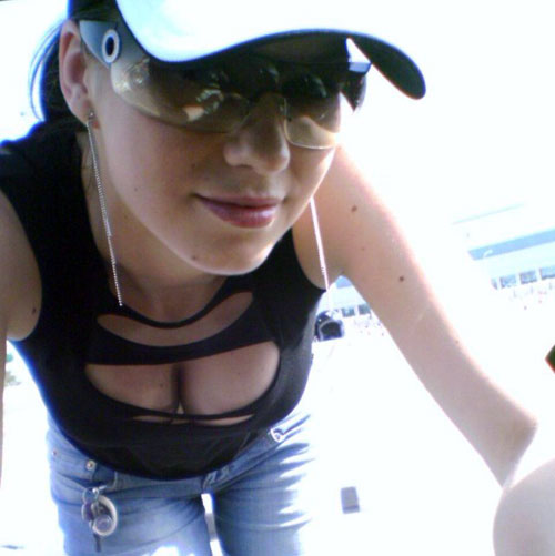 500x501, 36 Kb / очки, сиськи