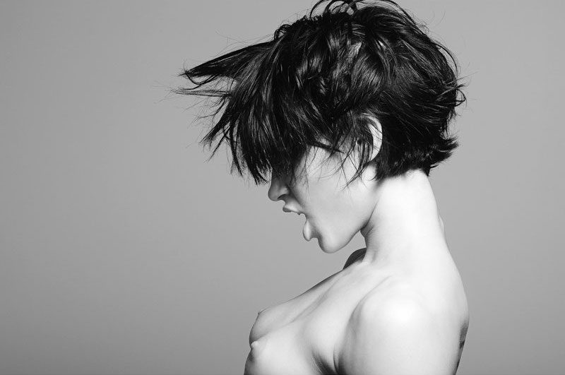 800x531, 44 Kb / ч/б, брюнетка, короткая стрижка