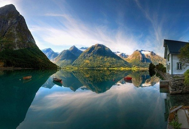 604x412, 173 Kb / лодки, Озеро, горы, дом, небо, острова