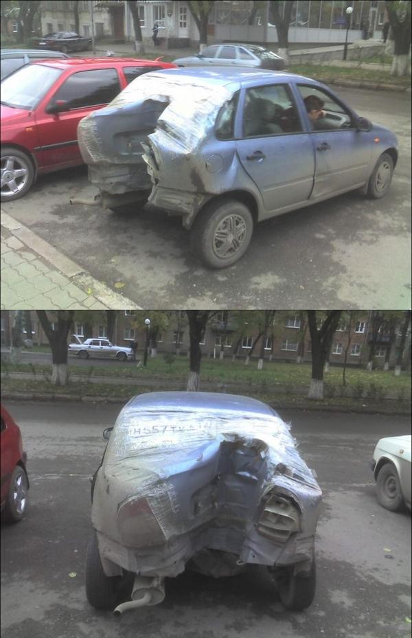 600x929, 72 Kb / машина, вмятина, сзади, деревья, дорога, асфальт, парковка, после, дождя