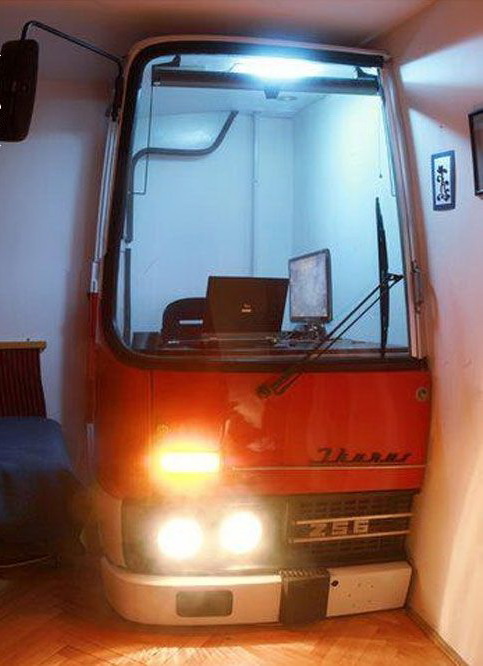 483x666, 84 Kb / икарус, комната, автобус