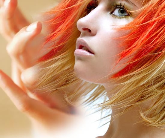 550x462, 59 Kb / красно оранжевые блондинестые волосы, девушка, ресницы, пальцы