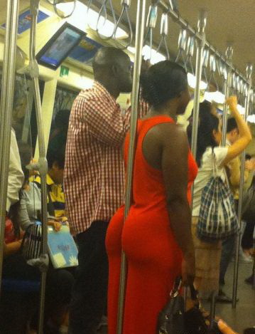 359x469, 54 Kb / жопа, негра, метро