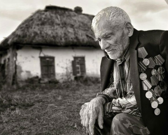 589x475, 98 Kb / старый дом, ветеран, ч/б