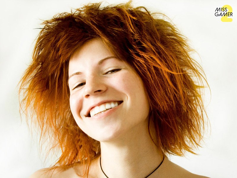 800x600, 103 Kb / рыжая, улыбка, белый фон