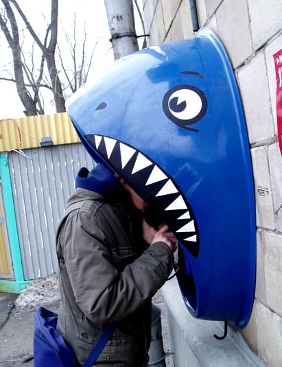 411x535, 49 Kb / таксофон, акула