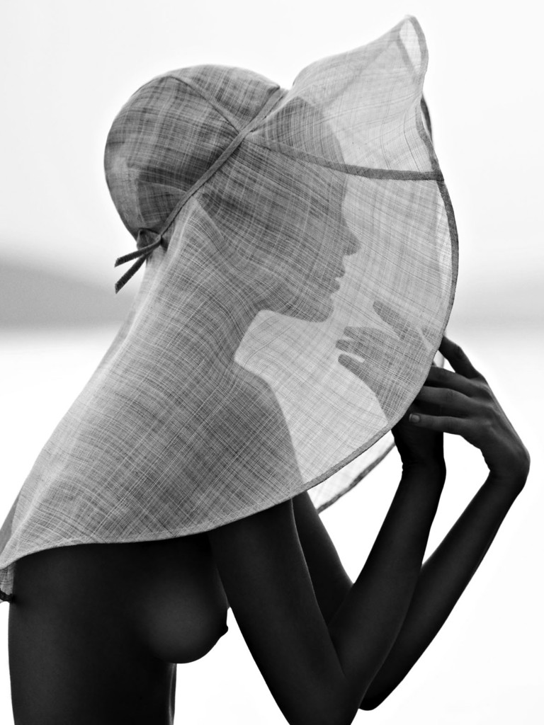 768x1024, 152 Kb / ч/б, шляпа