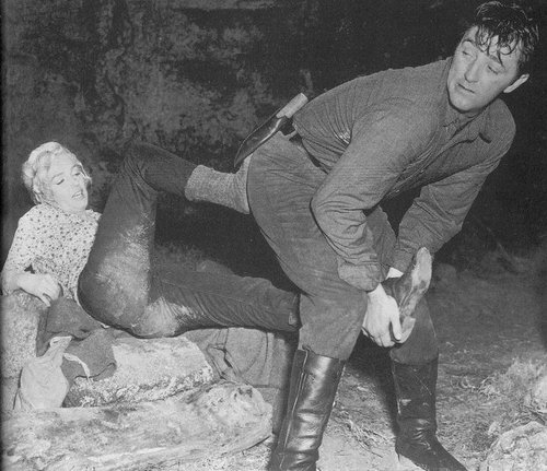 500x431, 57 Kb / Marilyn Monroe, Мэрилин Монро, сапог, раком