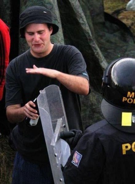 439x600, 61 Kb / полиция, пиво, хулиган