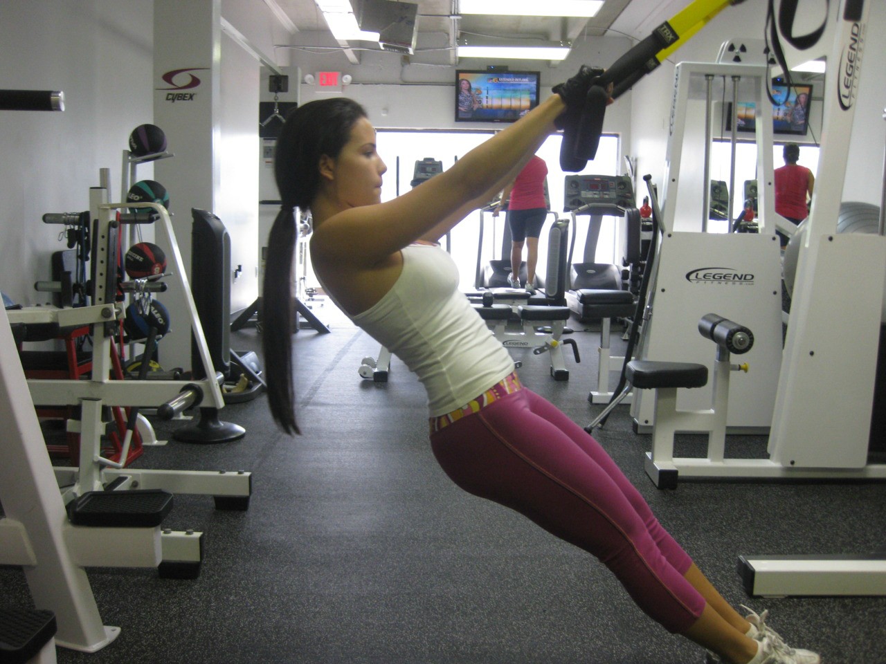 1280x960, 259 Kb / тренажерный зал, попа, спортсменка, хвост