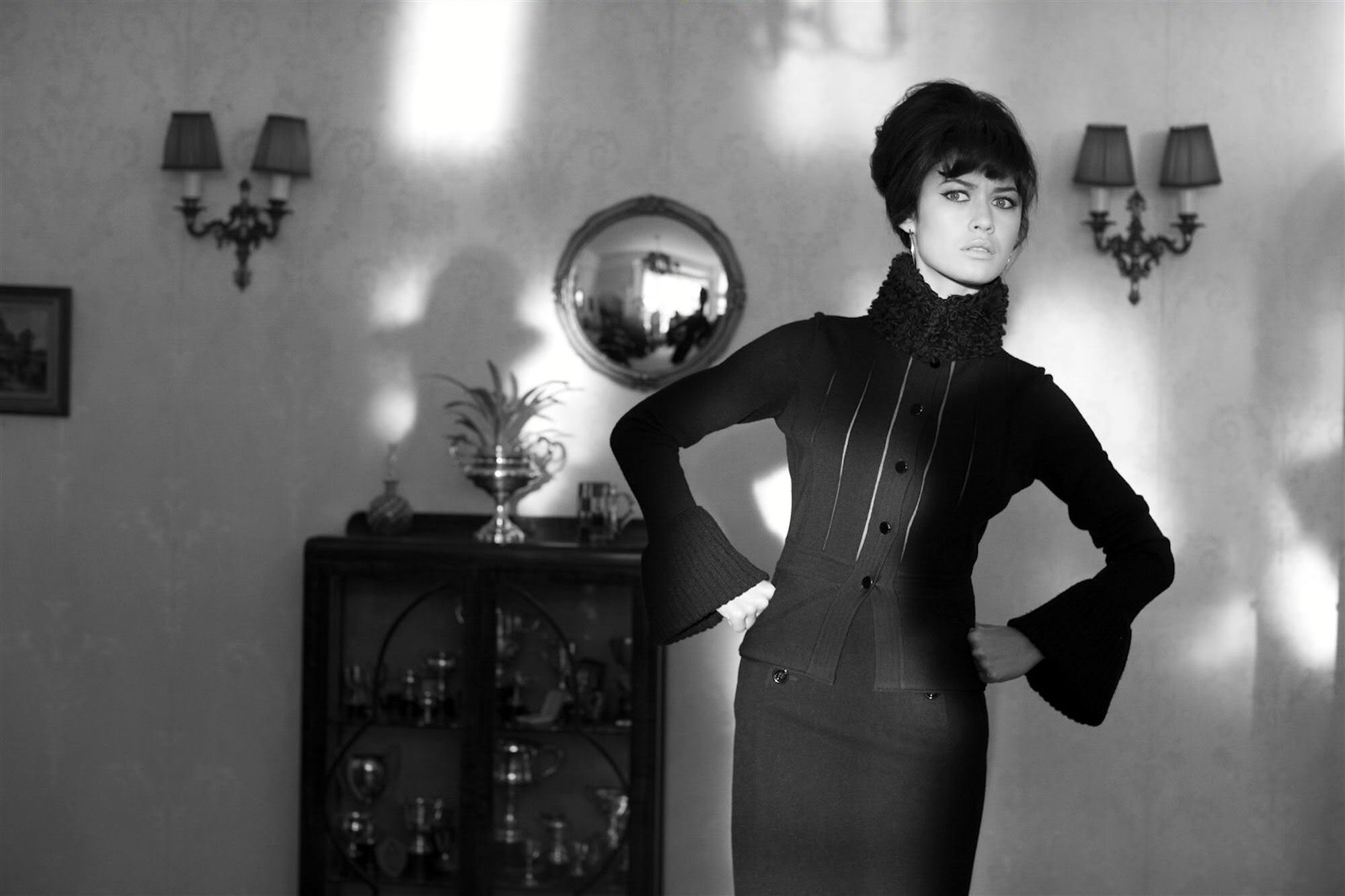 2000x1333, 158 Kb / лампа, зеркало, ретро, ч/б, ольга куриленко, брюнетка