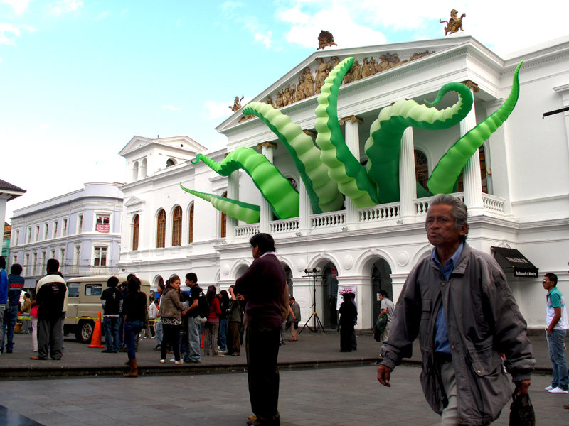 800x600, 118 Kb / щупальцы, арт объект