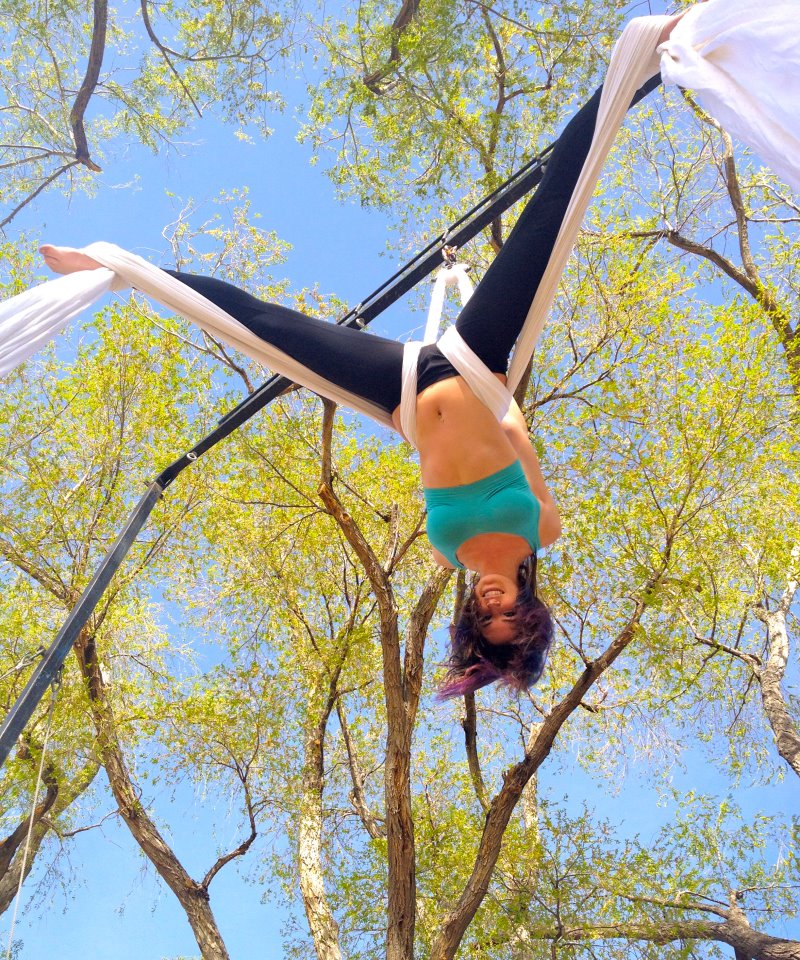 800x960, 294 Kb / деревья, небо, гимнастика, лента