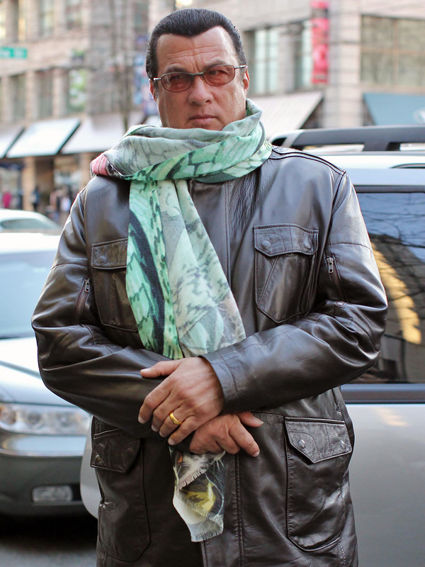 600x800, 176 Kb / сигал, шарф, очки, кожанка