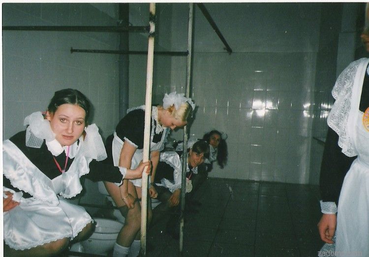 750x524, 62 Kb / школьницы, туалет, выпускной