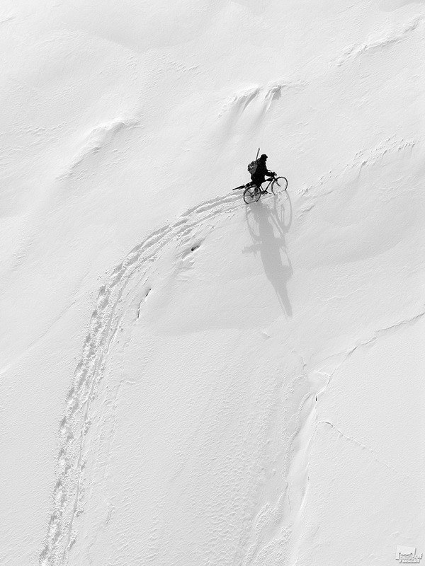 600x800, 91 Kb / гора, снег, велосипед