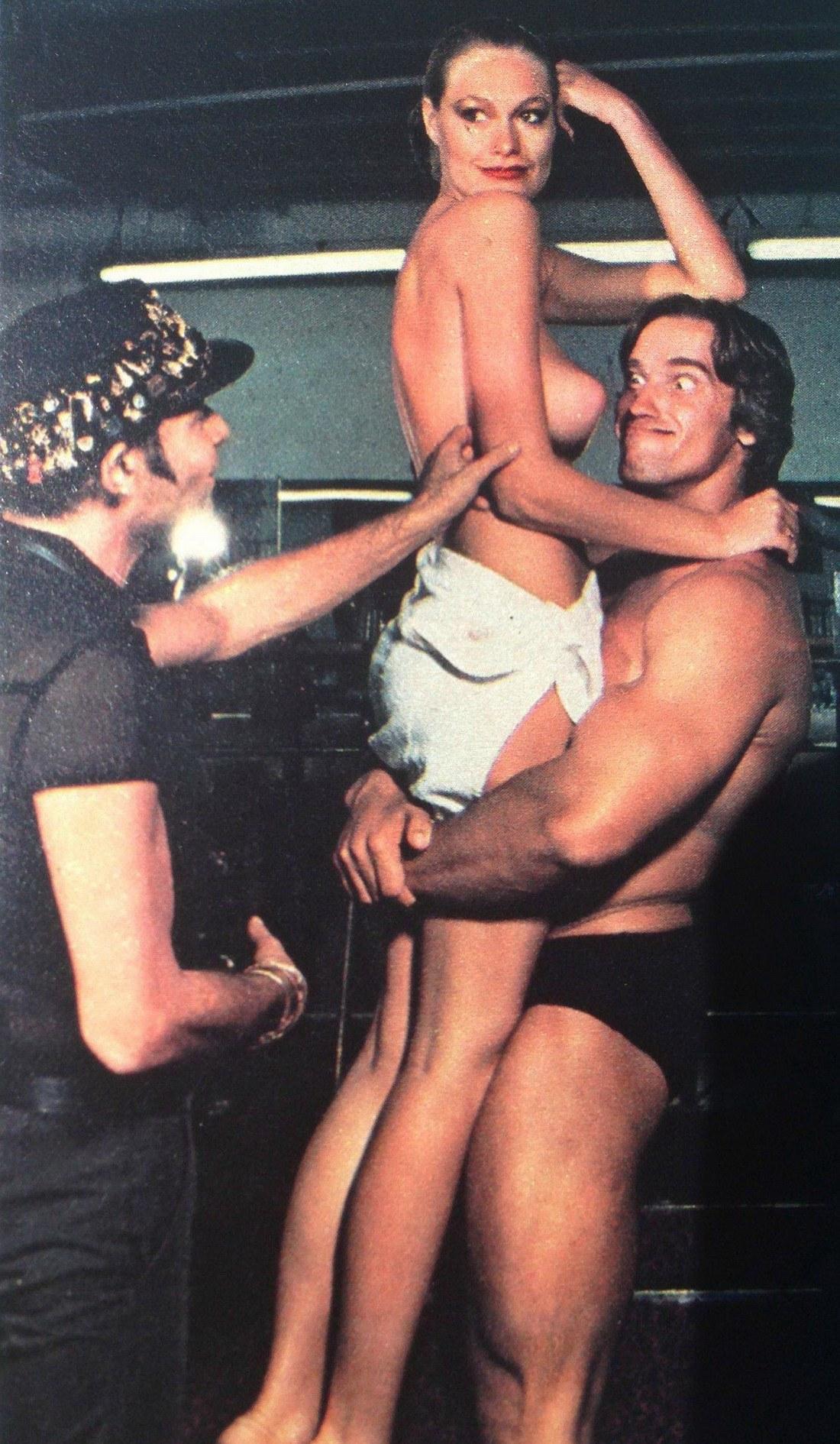 1100x1890, 276 Kb / Арнольд Шварценеггер, рука