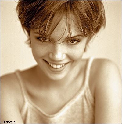 400x404, 26 Kb / девушка, улыбка, сепия