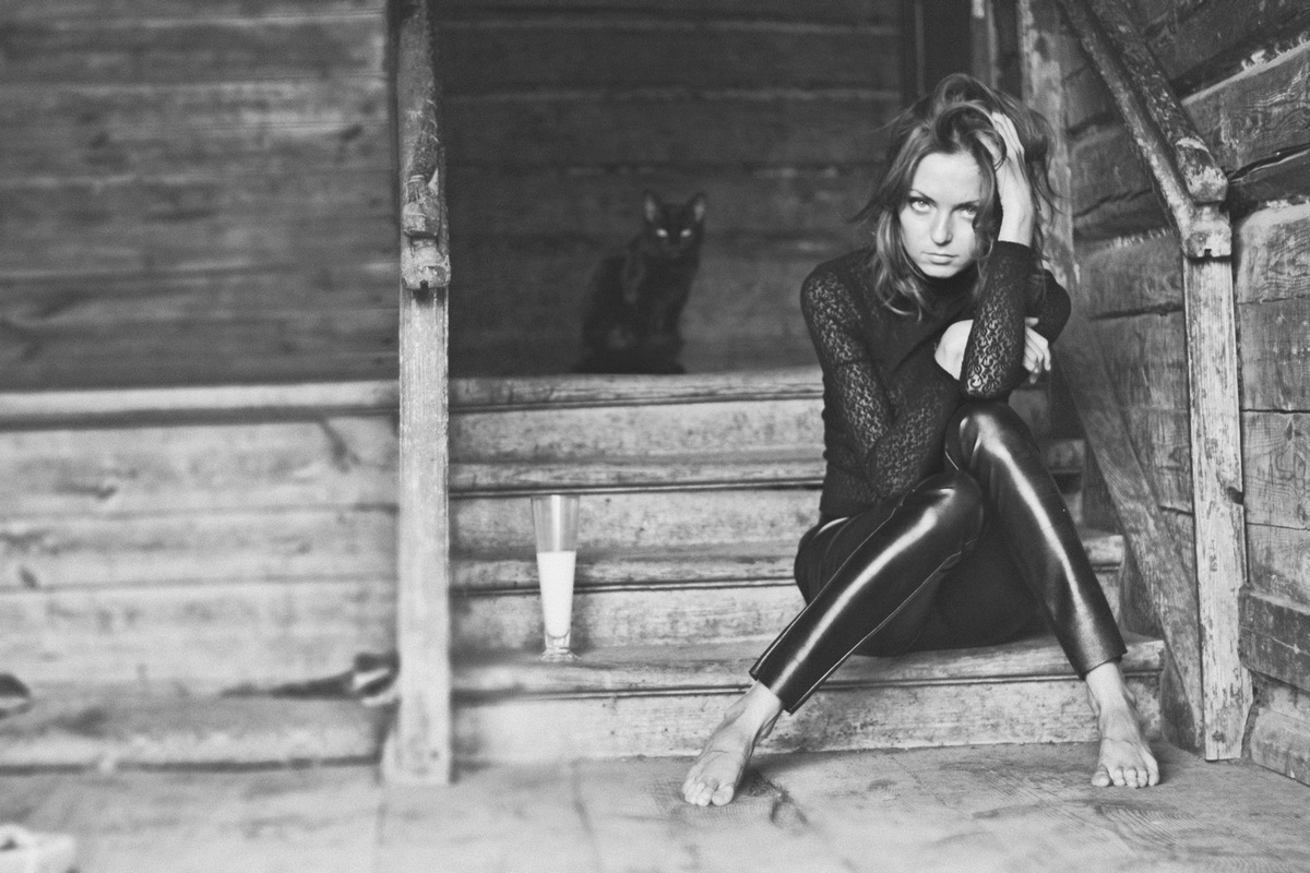 1200x800, 254 Kb / ступеньки, бокал, черный кот