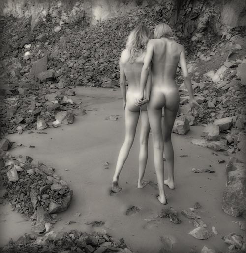 500x514, 78 Kb / девушки, грязь, ч/б