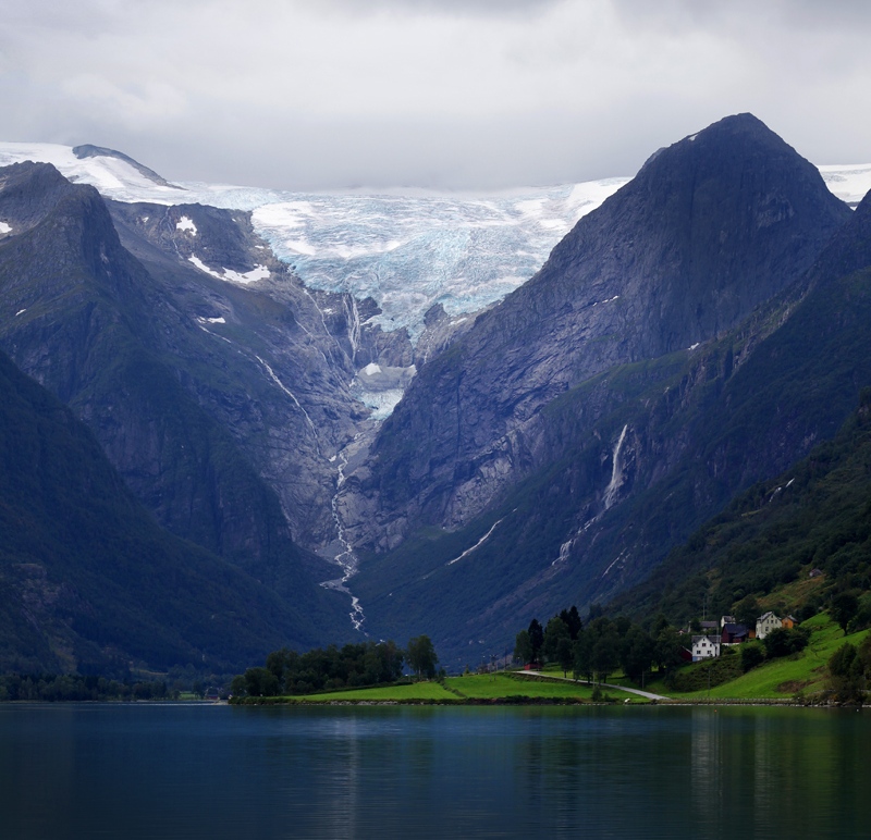 800x772, 223 Kb / вода,горы,деревья,дома