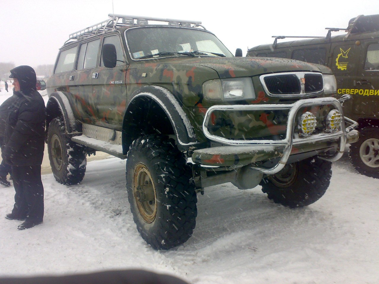1280x960, 218 Kb / волга, джип, колёса, камуфляж