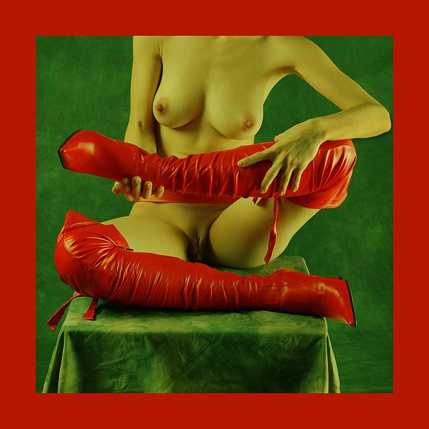 624x624, 58 Kb / сапоги, красные, пелотка