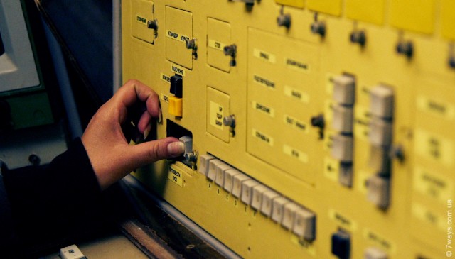 640x365, 47 Kb / пульт, кнопки, музей, рвсн