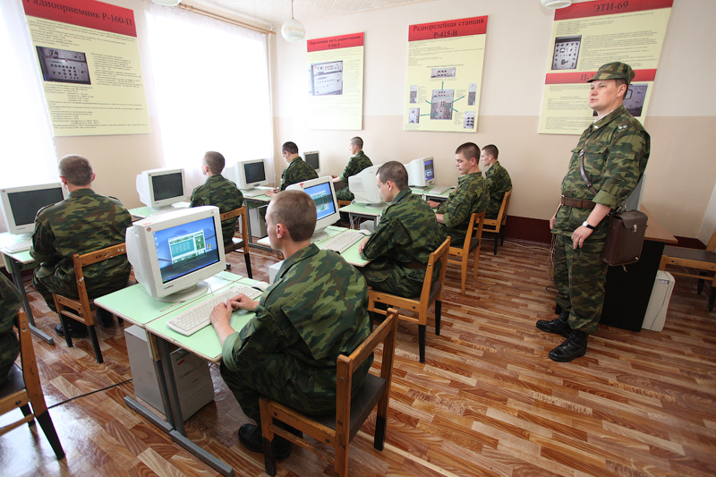 800x533, 294 Kb / россия, армия, компьютерный класс