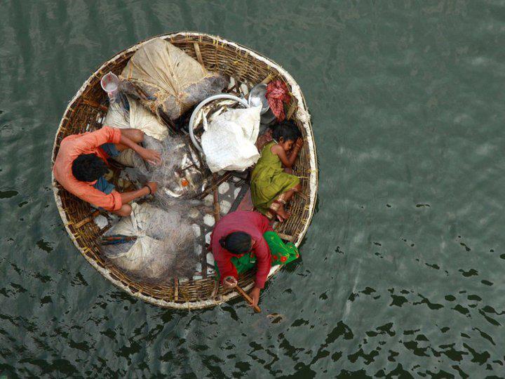 720x540, 70 Kb / лодка, азия, дом, пожитки