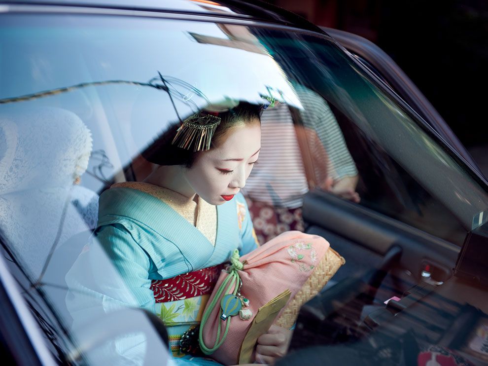 990x742, 96 Kb / гейша, стекло, авто