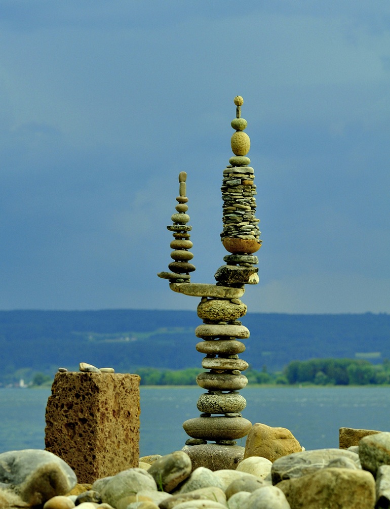 770x1006, 189 Kb / море, камень, пирамида