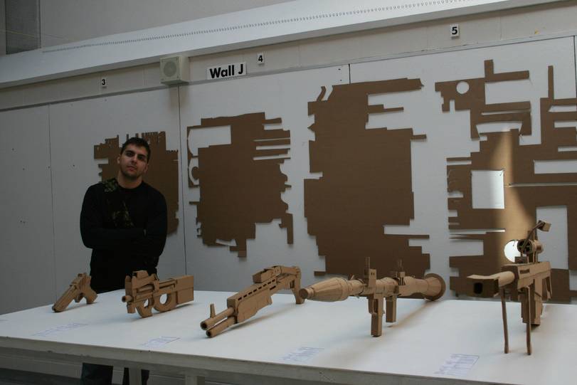 811x541, 36 Kb / оружие, картон