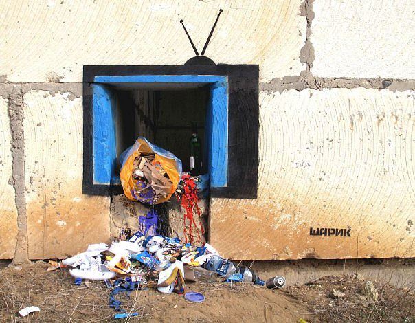 604x470, 74 Kb / телевизор, мусор, стена, граффити