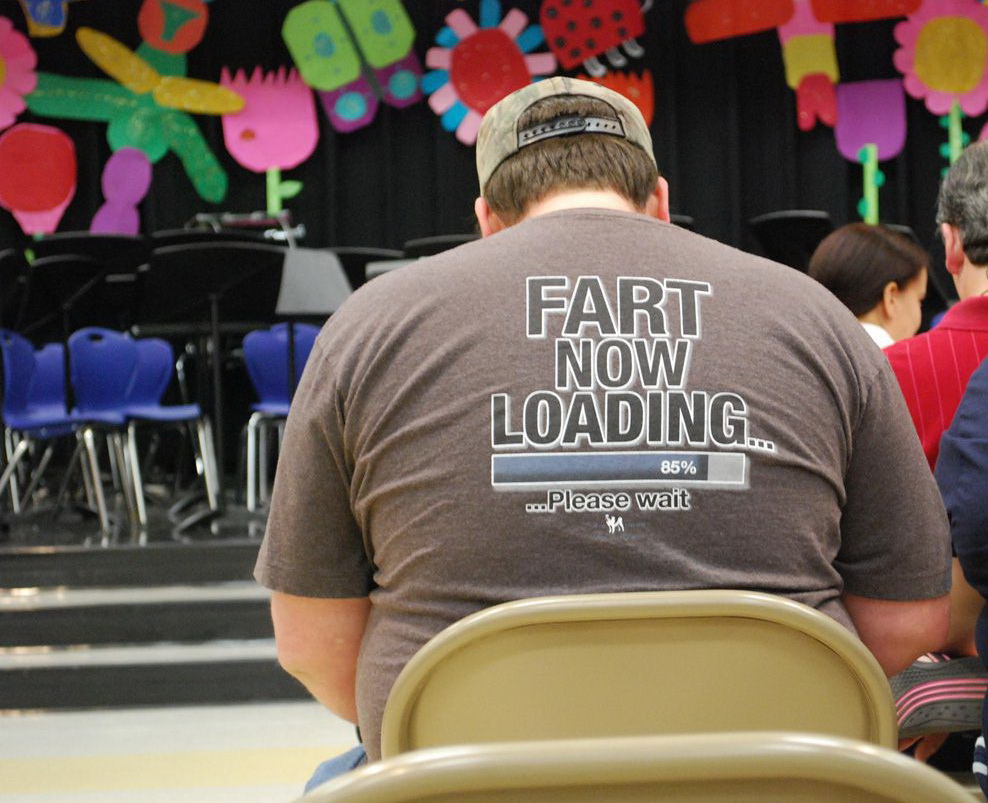 988x803, 223 Kb / футболка, надпись, перд, толстяк