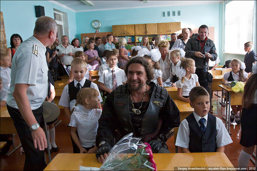 900x600, 171 Kb / хирург, байкер, школьники, класс, 1 сентября, первый звонок