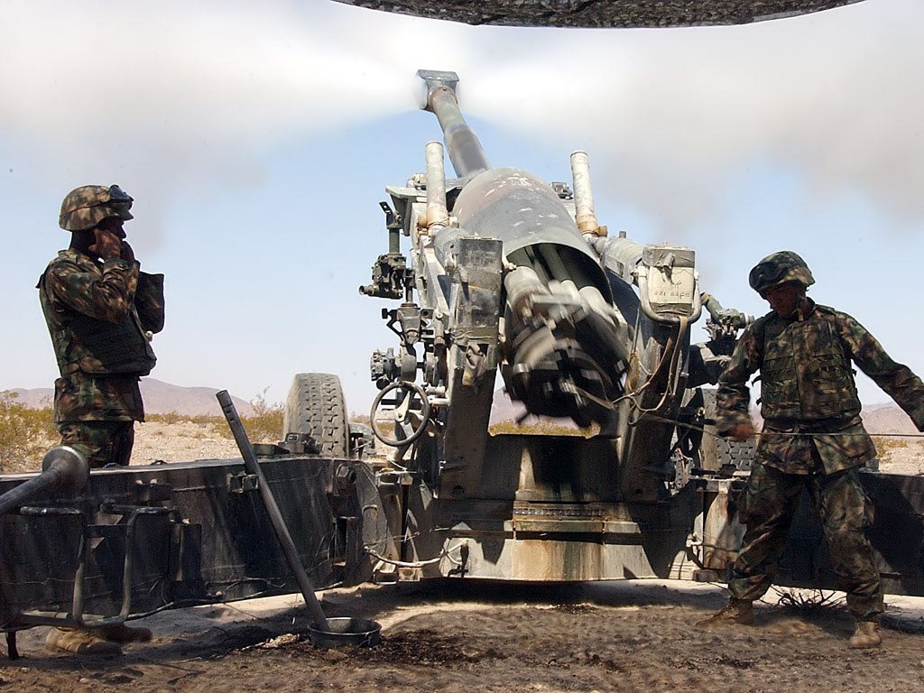 1024x768, 179 Kb / пушка, залп, расчет